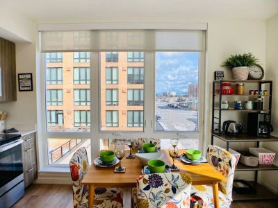 Enjoy the luxury of dinning in. Nearby markets make it easy and convenient.