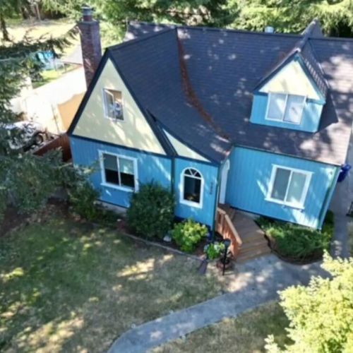 Where nature meets comfort and adventure awaits. Welcome to Travelers  Treehouse!