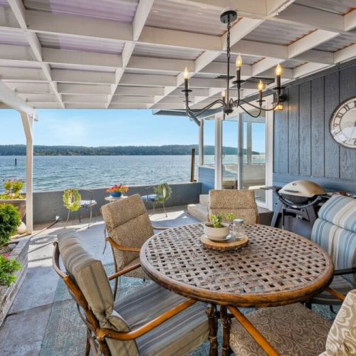 Whether you're enjoying a morning coffee, snacks, or dining al fresco, the sound of the waves is a sanctuary that nourishes the soul and promises an amazing day like no other.