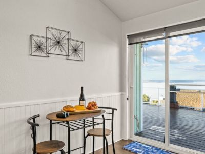 Café nook with a view