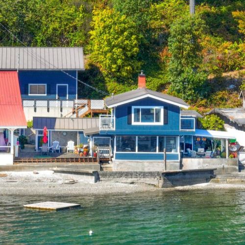 Bring your boat! Launch nearby or arrive by boat. There are two buoys directly in front of Sand Dollar Beach Cottage for mooring.