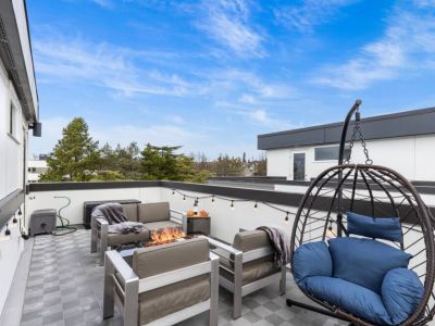 Whether lounging by the elongated firepit or nestled in the egg chairs you will experince the beauty that Seattle has to offer.