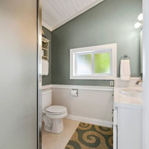 Loft  King Bedroom En suite Bathroom